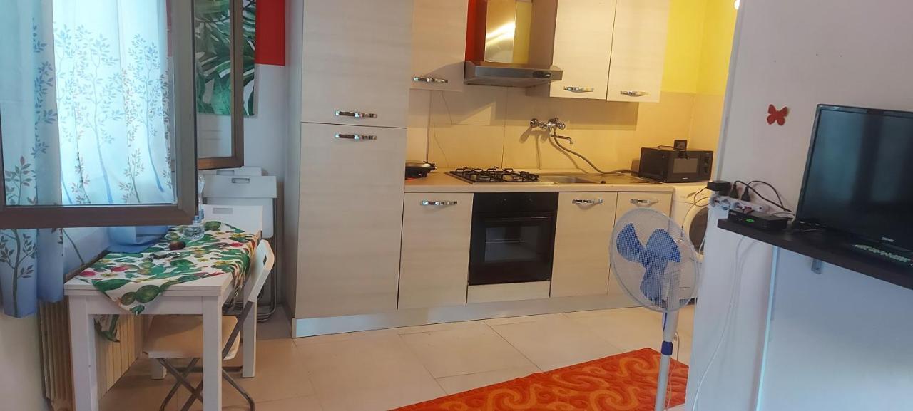 Stanza In Villa Con Giardino Con Box Doccia Idromassaggio Rent A Car Aci Bonaccorsi Luaran gambar