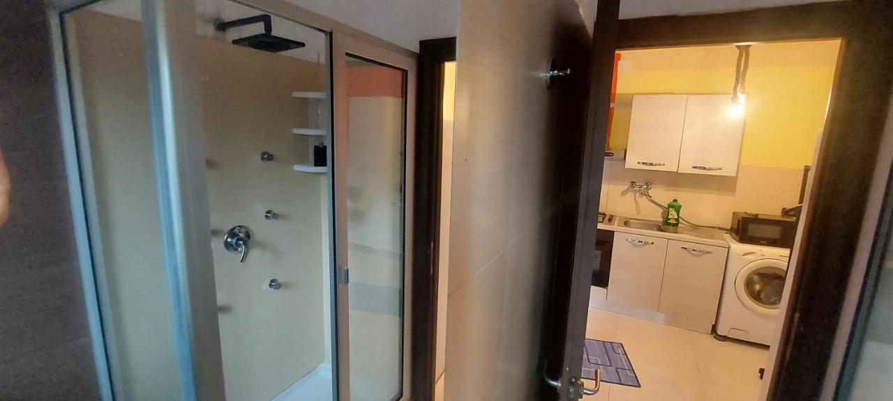 Stanza In Villa Con Giardino Con Box Doccia Idromassaggio Rent A Car Aci Bonaccorsi Luaran gambar