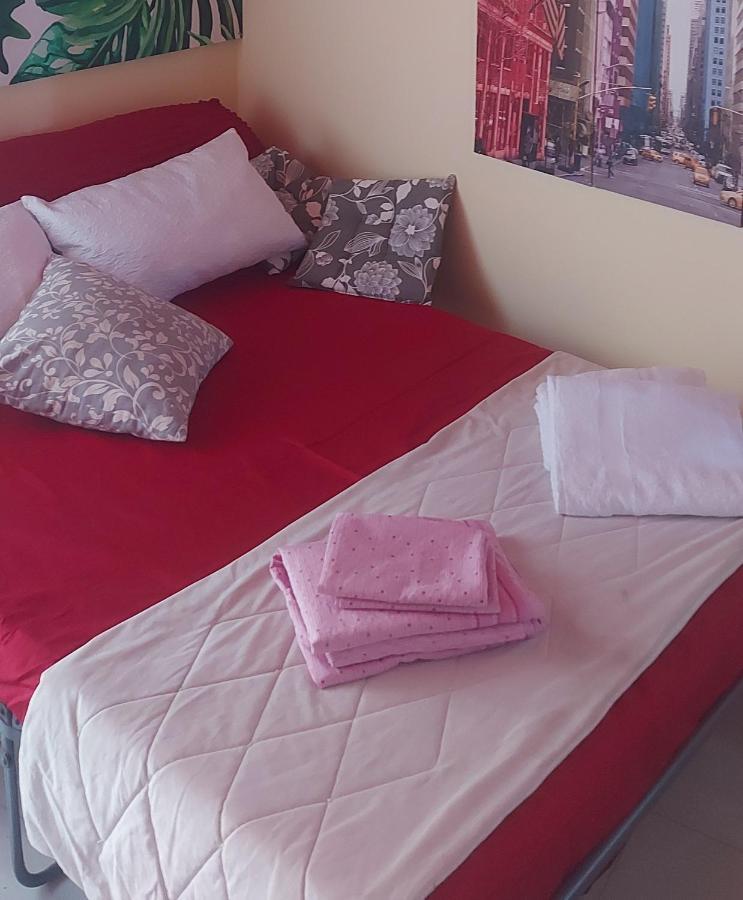 Stanza In Villa Con Giardino Con Box Doccia Idromassaggio Rent A Car Aci Bonaccorsi Luaran gambar