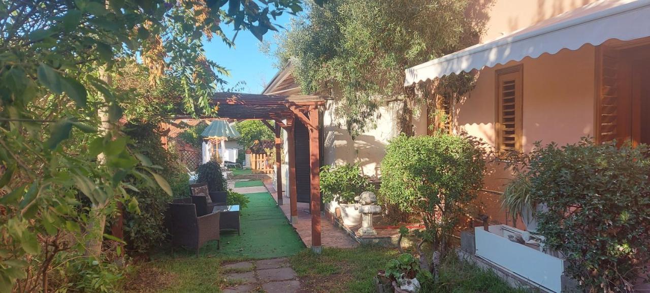 Stanza In Villa Con Giardino Con Box Doccia Idromassaggio Rent A Car Aci Bonaccorsi Luaran gambar
