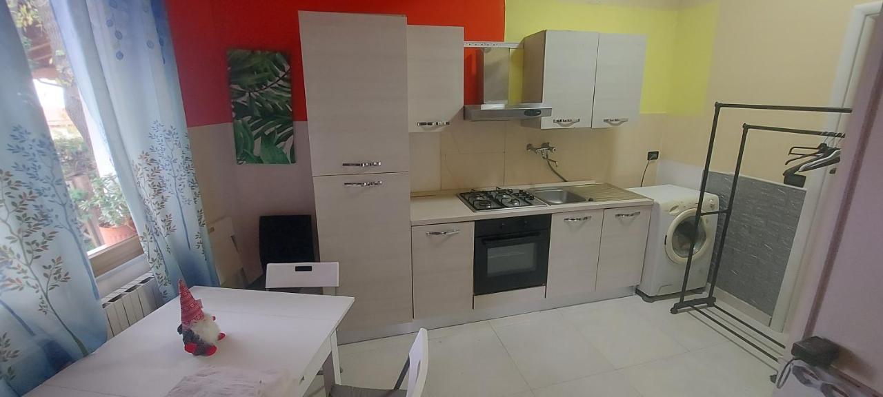 Stanza In Villa Con Giardino Con Box Doccia Idromassaggio Rent A Car Aci Bonaccorsi Luaran gambar